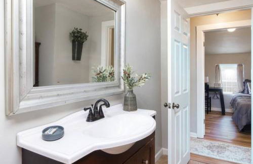 Large 4 Bedroom Home Close to Airport and IX Center - Photo 28