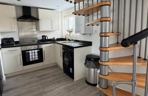 Cottage - Sleeps 4 - Pets Ok - Garden - Parking - Foto 10