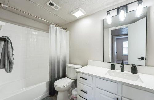 The Landry 388 Spacious and Cozy 2 Bedroom 1bth - Foto 18