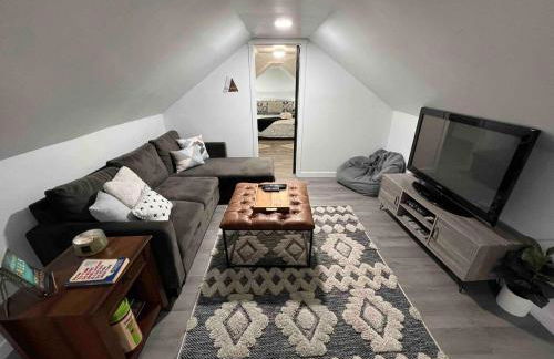 3-Minute JBLM Spacious & Cozy 4BR 2BTH Huge Yard - Foto 2