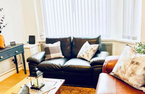 Cosy 3BDR In Levenshulme-Close To Manchester City Centre And Stockport Town- Free Parking- WiFi - Foto 8