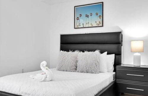 Brickell Border 3BR by Untitled Stay - Photo 40