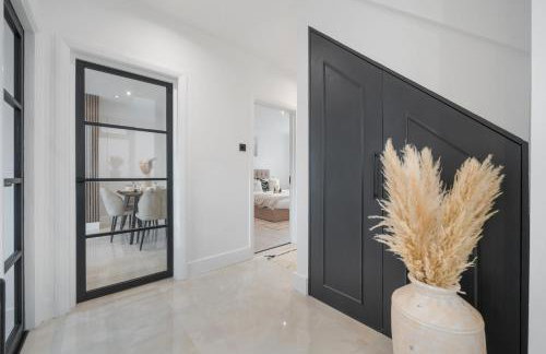 Award winning 2026 Stunning Modern 2 Bedroom Apartment in Mill Hill next to Train Station! - Foto 29