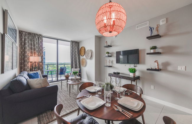 Downtown Doral Condo w-Free Parking - Foto 41