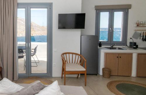 PANORMOS ART Beachfront Suites - Photo 60