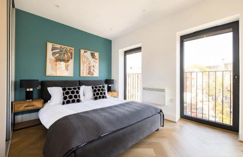 Staines Riverside by Charles Hope - Foto 10