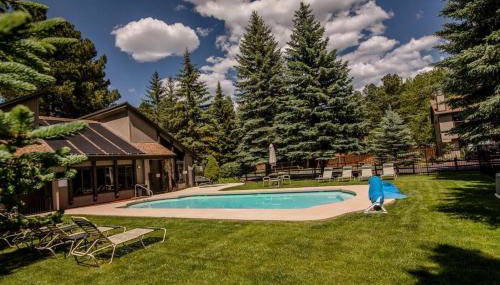 2BR Gated Escape With A Pool And Walk to Dining and Trails - Foto 4