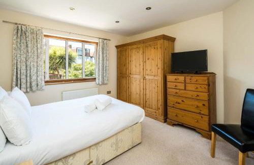 Elegant 2BD House with Garden and Decked Patio - Foto 3