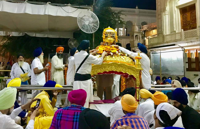 Palki Sahib Ceremony at the Golden Temple - Foto 4