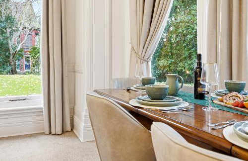 Luxe Victorian Spacious Home Sefton Park with Parking - Foto 37