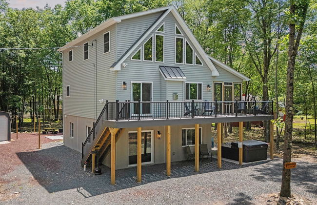 Maple Oasis by Avantstay Newly Built w/ Hot Tub, Game Room & Fire Pit - Photo 34