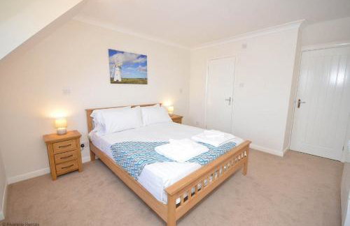 Bure Banks in the heart of Wroxham - Photo 8