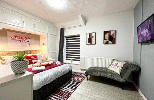 Joyful Jungle Jewel wBalcony & Foozeball-Ferndale - Foto 33