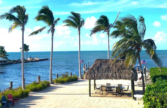 1 Beautiful 4 Bed 3 Bath Pool Home w Free Dock - Foto 25