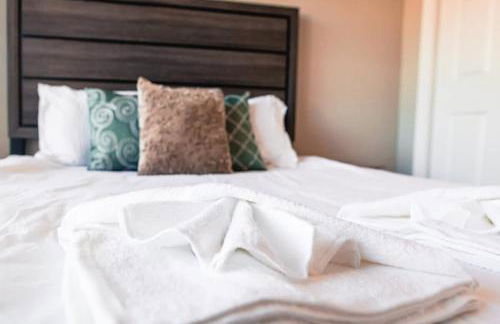 The Lucky Charm Sunny Screened Porch Near USC&Base - Foto 14