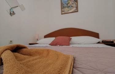 Apartments Turan Centrally Located with Free Parking - Photo 4