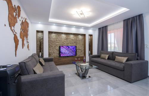 TWIN'S HOME LUXURY SUITES - Photo 14