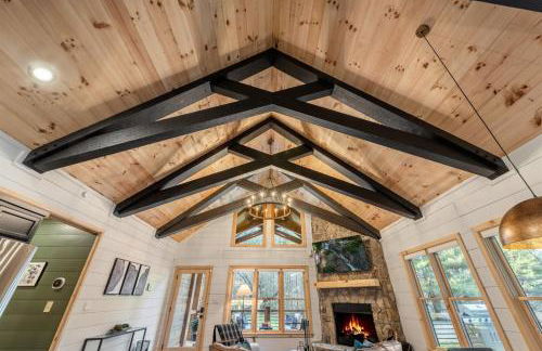 Family fun, romantic Hot Tub, Firepit, King Bed 15 min from Blue Ridge & Ellijay - Foto 18