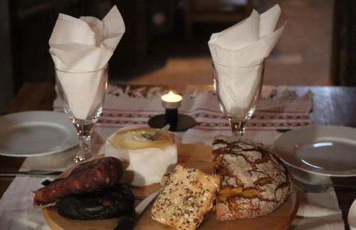 Comfortable Rural Cottage in Ancient Village in the Douro Region - Photo 11