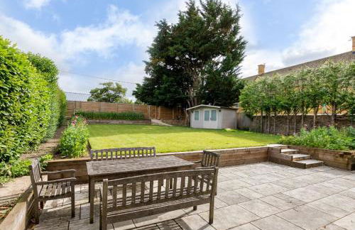 Stunning 5 Bed in the Centre of Bourton! - Photo 68