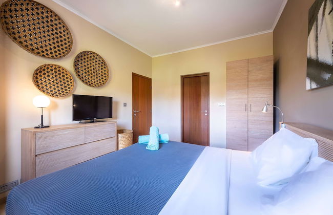 Tropical Escape With Pool and Ocean Views - Photo 16