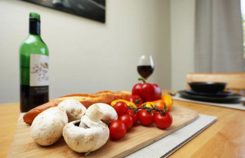 Homely ! Perfect for Contractors and Guests with Private off street parking - Foto 27