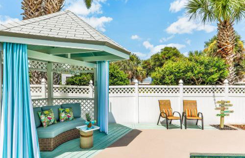 Beach house & backyard oasis with private pool - short walk to beach - Foto 27