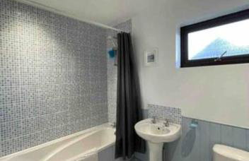 6 Bedroom House For Corporate Stays in Corby Suitable for Nightshift Workers - Foto 18