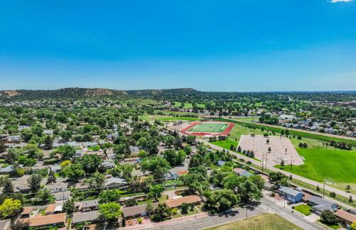 Alder Nest Cozy Retreat w Fire Pit & Workspace - Foto 33