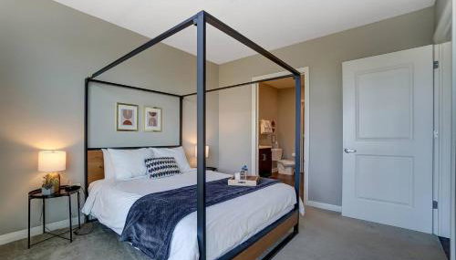 The Urban Oasis Garage Parking Walk-In Shower - Foto 3