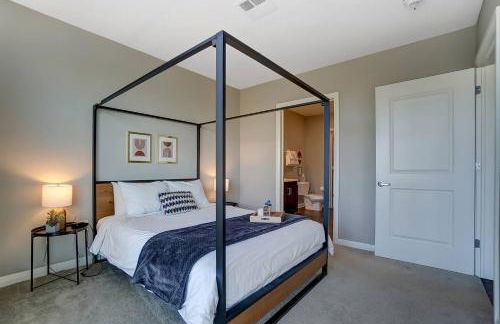 The Urban Oasis Garage Parking Walk-In Shower - Foto 3