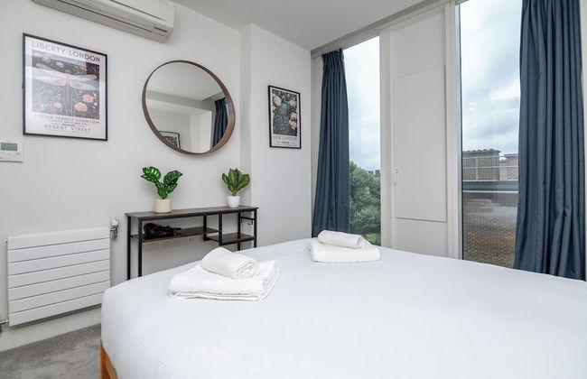 Chic & Stylish 2Bed in Heart of London - Photo 9