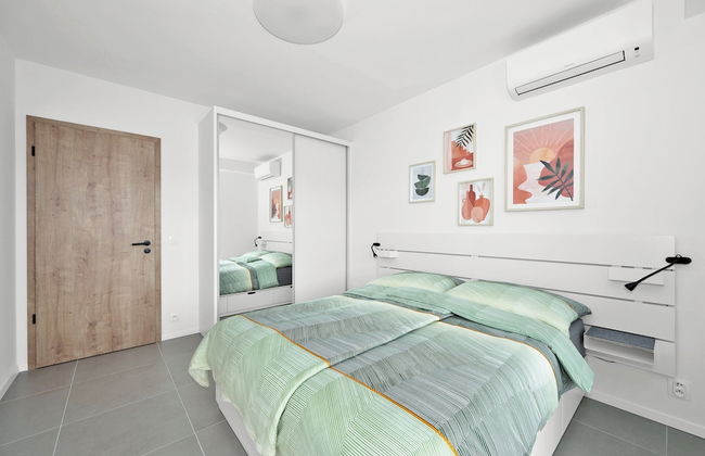 Fully equipped apartments with Terraces, Free garage parking, Netflix & AC - by Apartmány Šlapanice cz - Foto 9