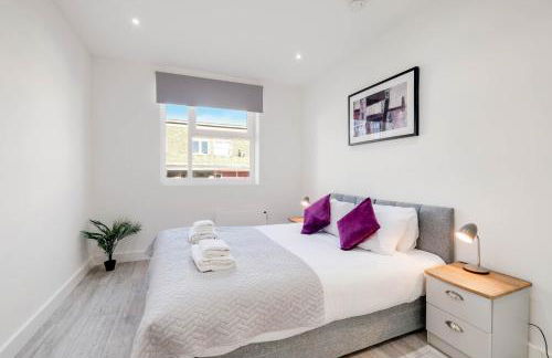 Luxurious 1 Bed Serviced Apartment with Wi-Fi - Photo 47