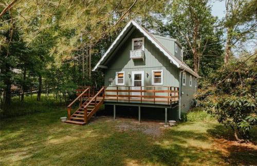 Lakefront with Lots of Light and Private Dock Access - Foto 47