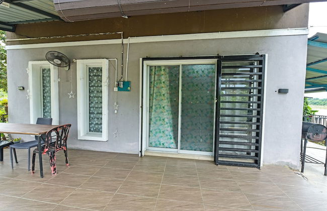 OYO HOME 90682 Liliz Mambang Farmstay - Foto 21