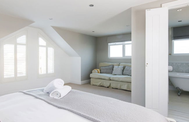 4BR Beach House Sleeps 10 - 5 Mins Walk to the Sea - Foto 28