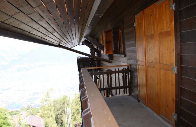 Stunning Apartment in Heart of Valley - Photo 12