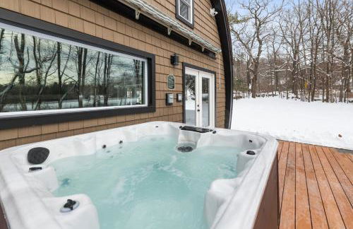 NEW Modern Barrel Getaway HOT TUB & Game Room - Foto 11