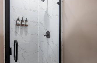 Modern & Stylish - Mins to Downtown - Family Friendly - Photo 22