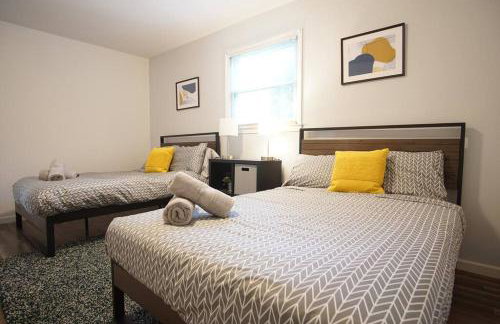 Spacious family friendly home with game room by UNC Charlotte - Foto 10