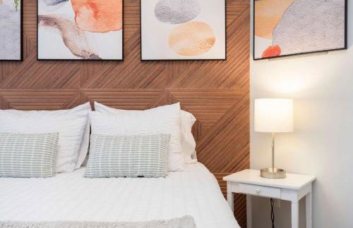 Jennifer's Chic 2nd Floor Apt Private Deck w Views - Photo 4