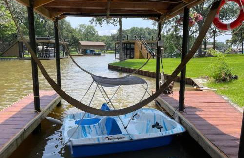 Massive lakefront home with HOT TUB - Foto 65