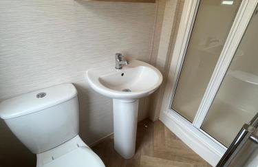 L60, Two bedroom caravan - California Cliffs, Parkdean Resort, Scratby - Sleeps 6, bed linen, towels plus Wi-Fi included - Sorry no pets - Foto 15