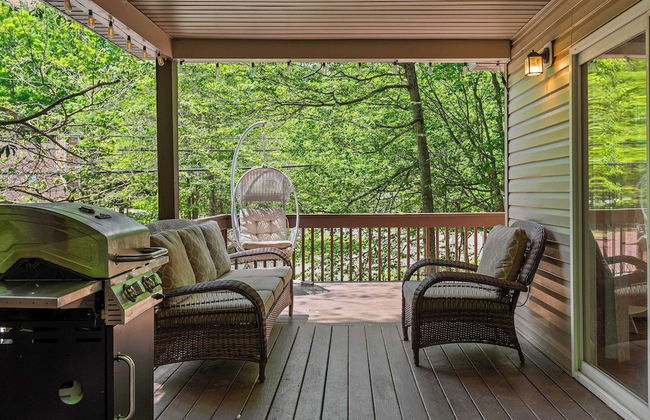 Lake + Pool Access, Game Room, Firepit, Deck Tawny and Peaceful by Avantstay - Foto 46