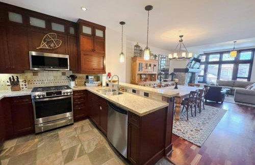 Luxury Townhome w/ Views, Private Jacuzzi & Garage - Foto 24