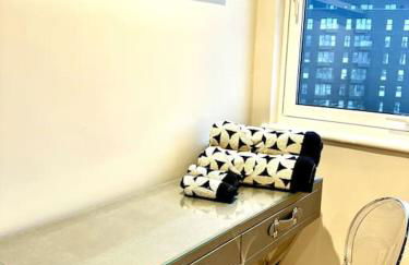 Exclusive Marina View Apartment Free Parking - Photo 21