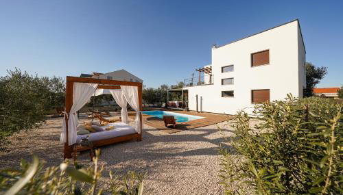 Villa Suncica with Heated Pool, Jacuzzi and Bikes near Zadar - Foto 1, Garden