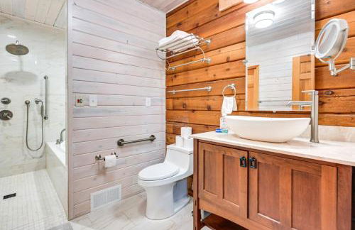 Magical Metamora Cottage with Fire Pit, Pond, Deck! - Foto 21