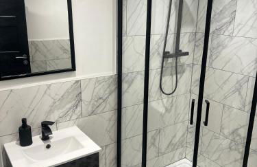 Studio Apartment - Perfect for Contractors and Short & Long Term Stays - Free WIFI - Free Parking - Extra Bed - Full Kitchen - Foto 6